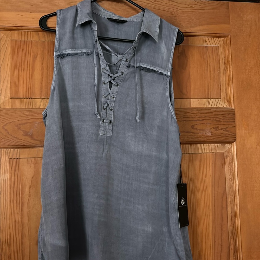 Women’s sleeveless top